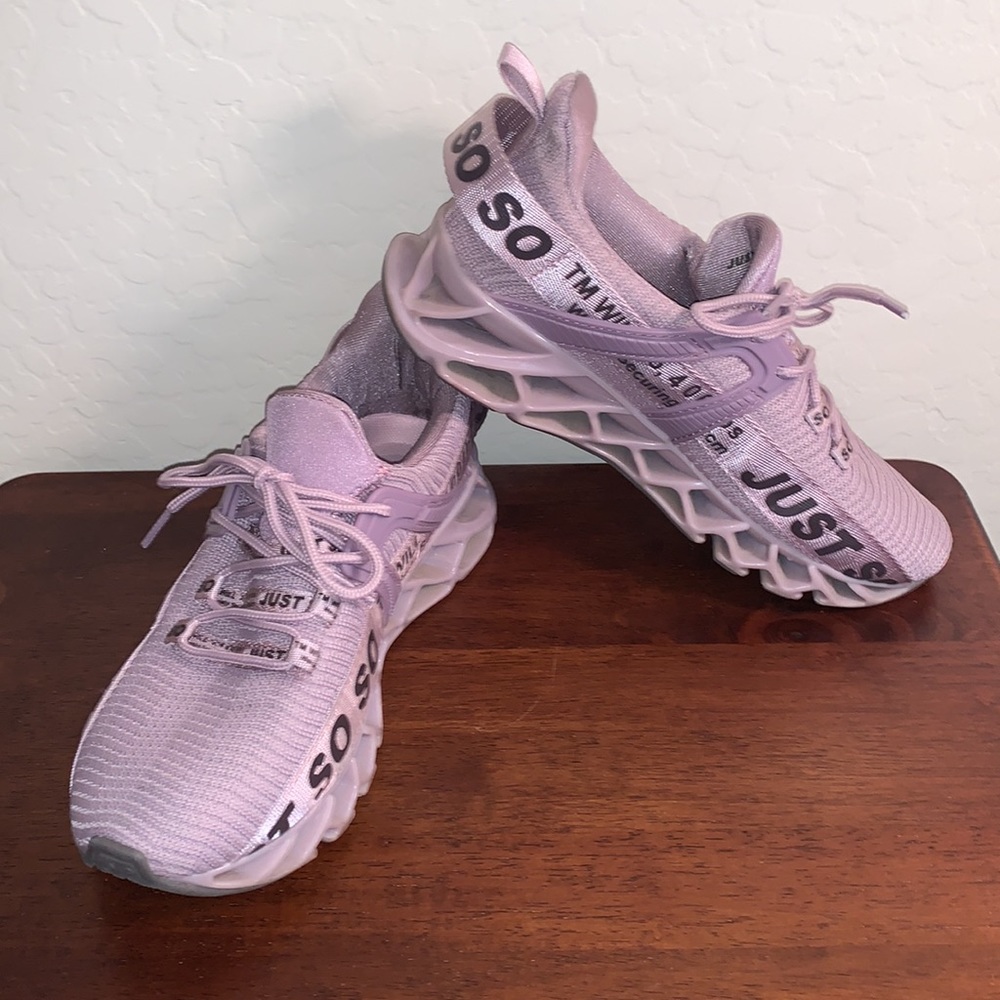 WONESION JUST SO SO SIZE 9.5 ATHLETIC SHOES - Picture 10 of 11